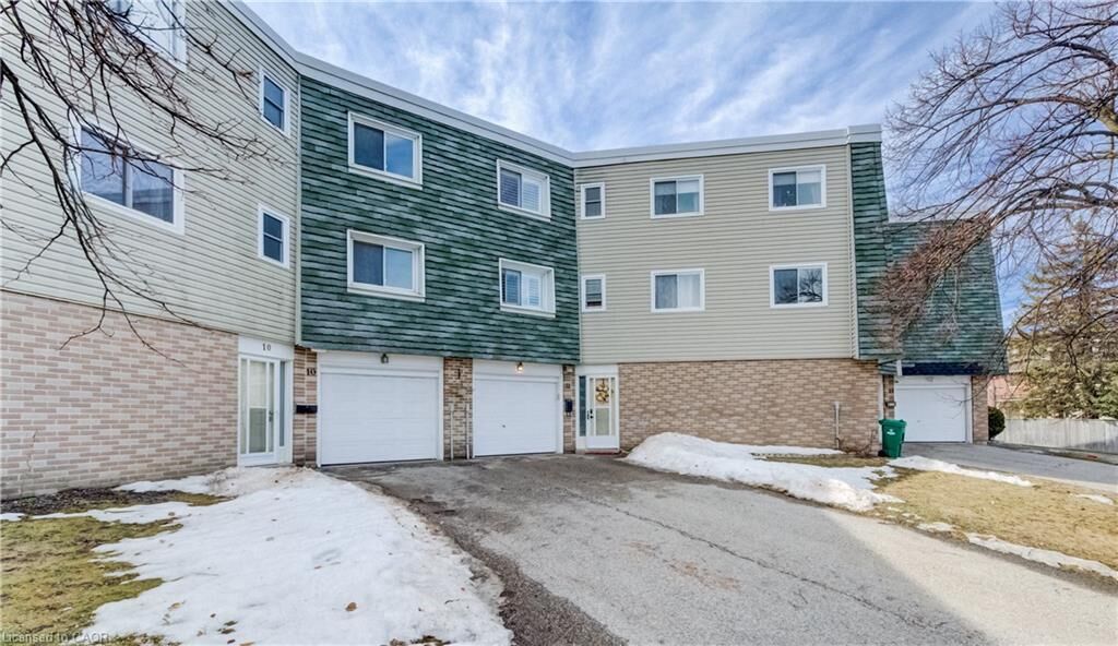Property Photo:  60 Elmsdale Drive 11  ON N2E 2G4 