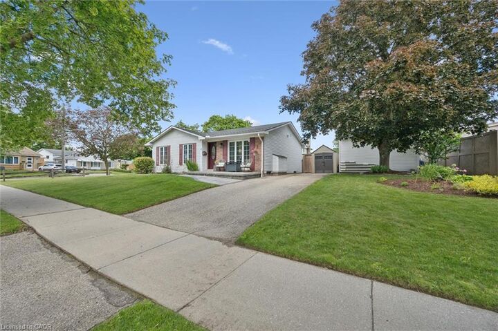 Property Photo:  2 Keewatin Avenue  ON N2B 3L5 