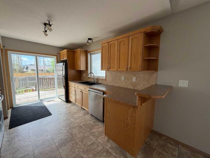 Property Photo:  157 Oswald Close  AB T4P 0C1 