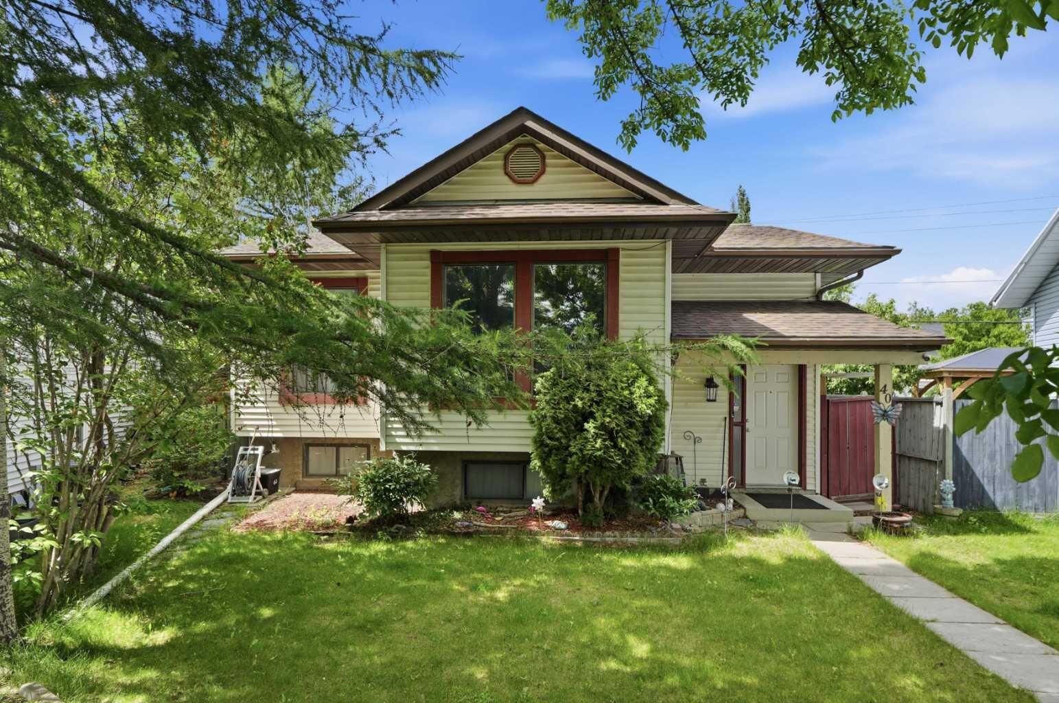 Property Photo: 40 McKerrell Close SE AB T2Z 1M7