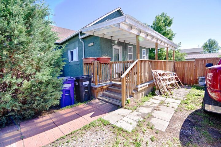 Property Photo: 2424 4 Avenue AB T0L 0Z0