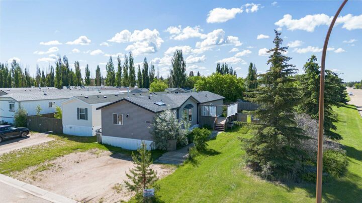 Property Photo: 6013 54 Ave Close AB T0C 2L2