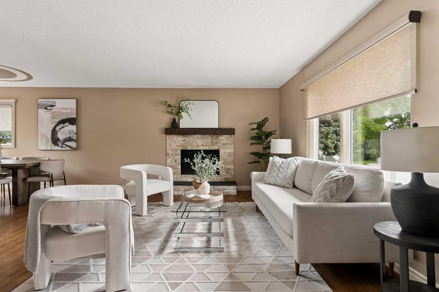 Property Photo:  220 41 Avenue NW  AB T2K 0G8 