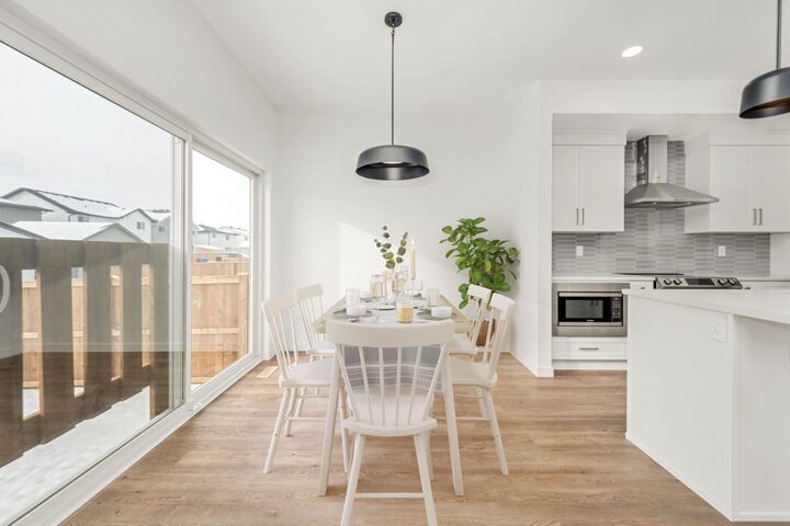 Property Photo:  2504 43 Street S  AB T1K 8K2 