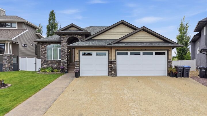 8 Laurel Close — photo 1