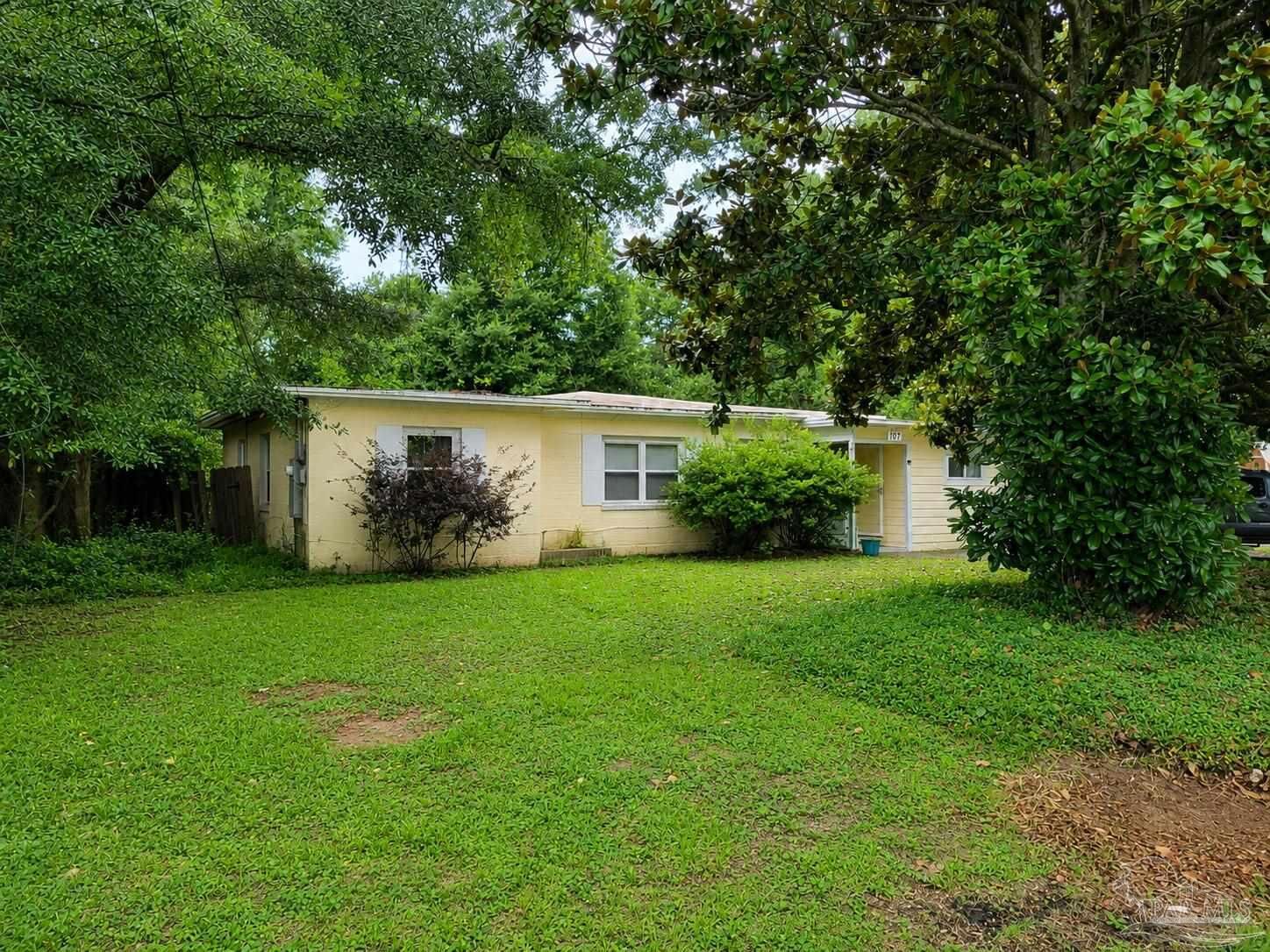 Property Photo: 107 Escalona Ave FL 32503