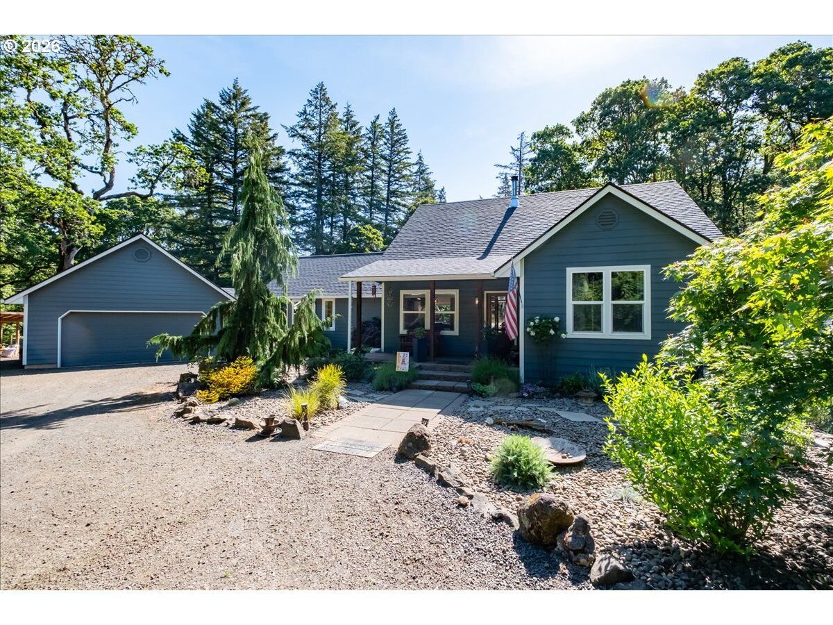 Property Photo: 38009 Earl Ln OR 97330