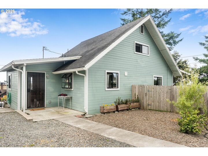 Property Photo: 741 Pacific Ave OR 97415