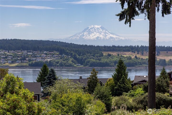 Property Photo:  1268  Pilchuck Dr Fi  WA 98333 