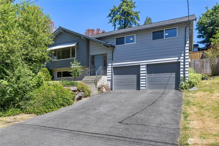 Property Photo:  203  105th Avenue SE  WA 98004 