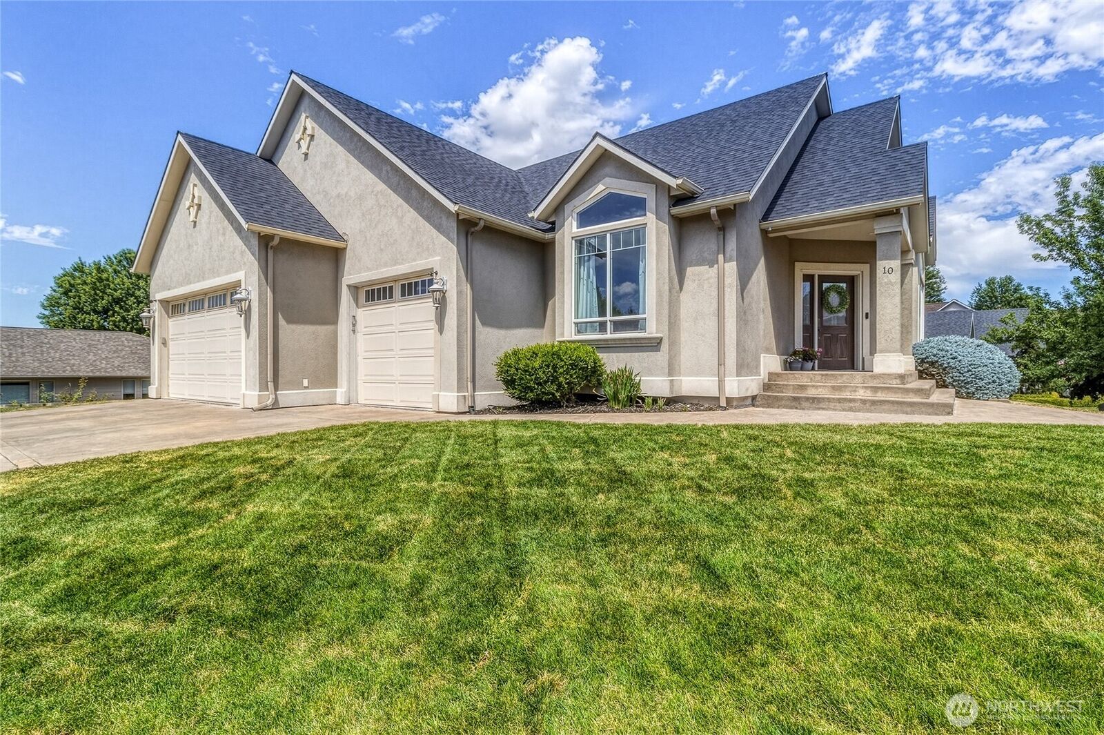Property Photo: 10 Wolf Fork Place WA 99362