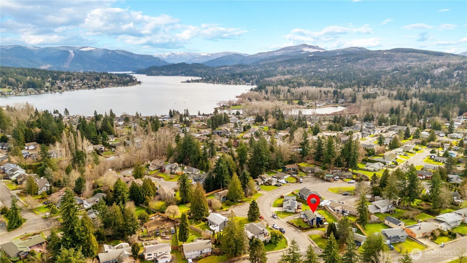 Property Photo: 2825 E Crestline Drive WA 98226
