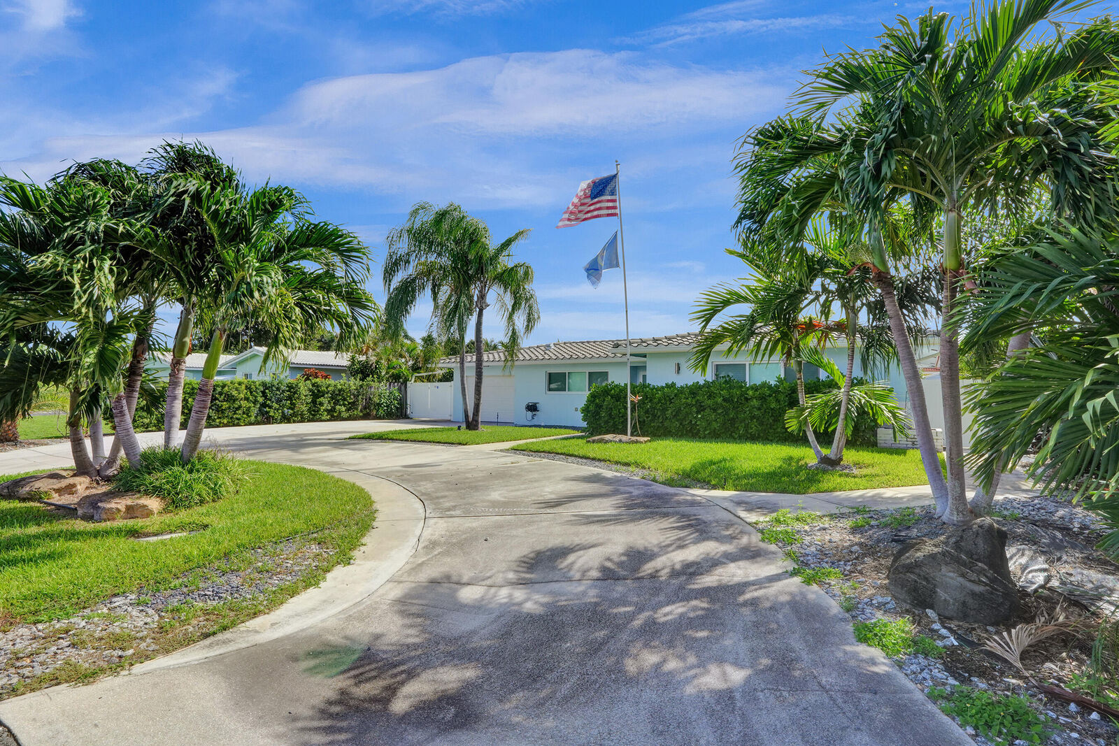 Property Photo: 604 NE 25th Avenue FL 33062