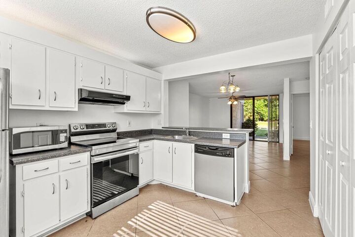 Property Photo:  5701 Riverside Drive 106B6  FL 33067 