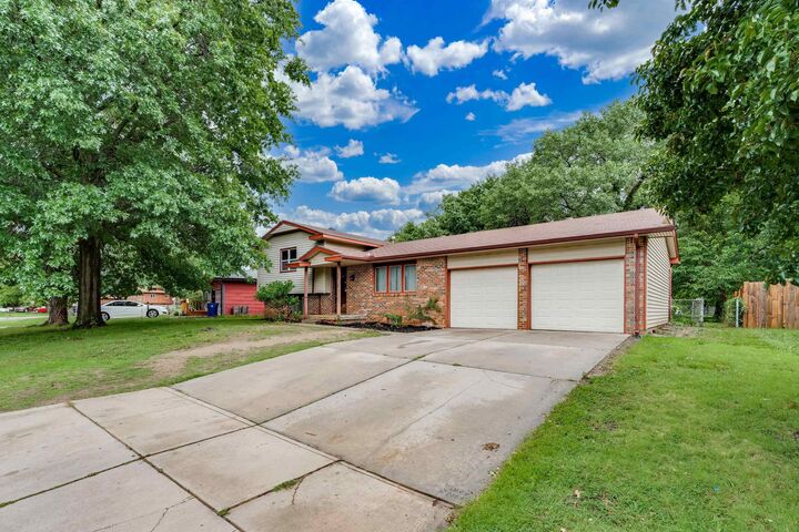 Property Photo:  2513 N Bleckley Dr  KS 67220-3019 