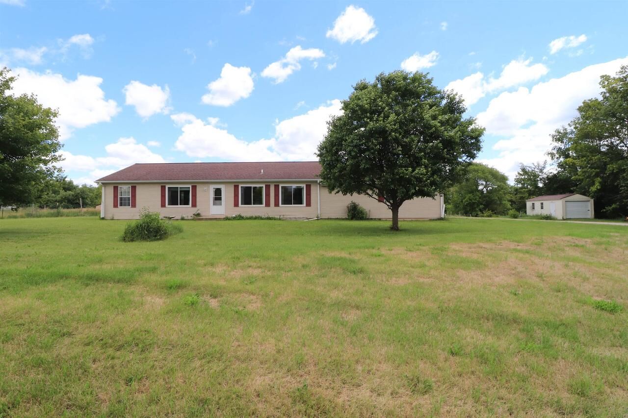 Property Photo: 2209 S Ellis Road WI 53548