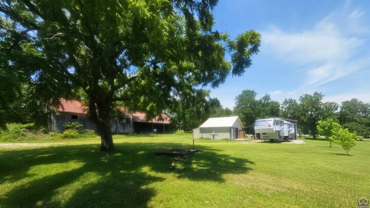 Property Photo:  407 Locust St 401 Locust &Amp 00000 5th S  KS 66423 