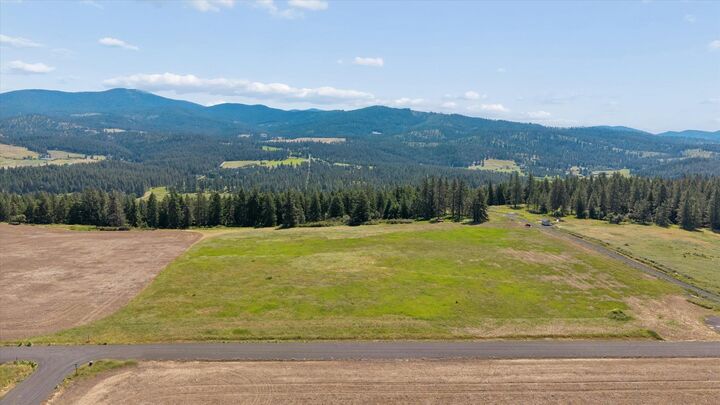 Property Photo: Xxx Orchard Bluff Rd WA 99003
