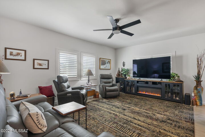 Property Photo:  653 W Redondo Place  AZ 85614 
