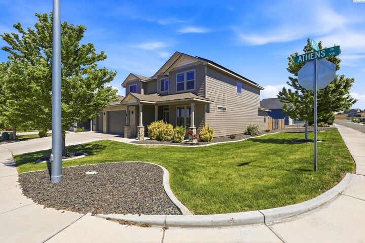 Property Photo: 548 Athens Dr WA 99353