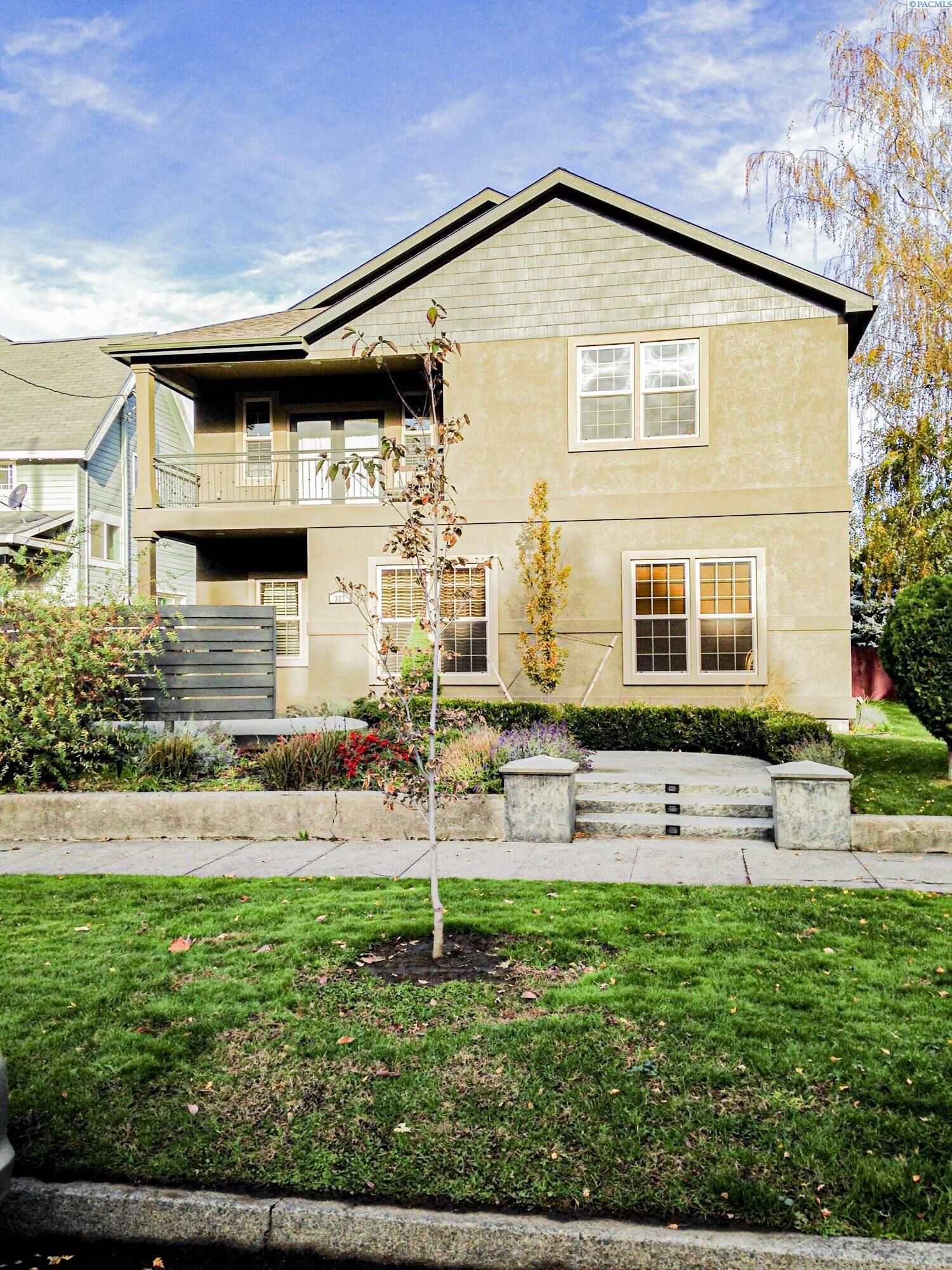 Property Photo:  327 E Birch St  WA 99362 