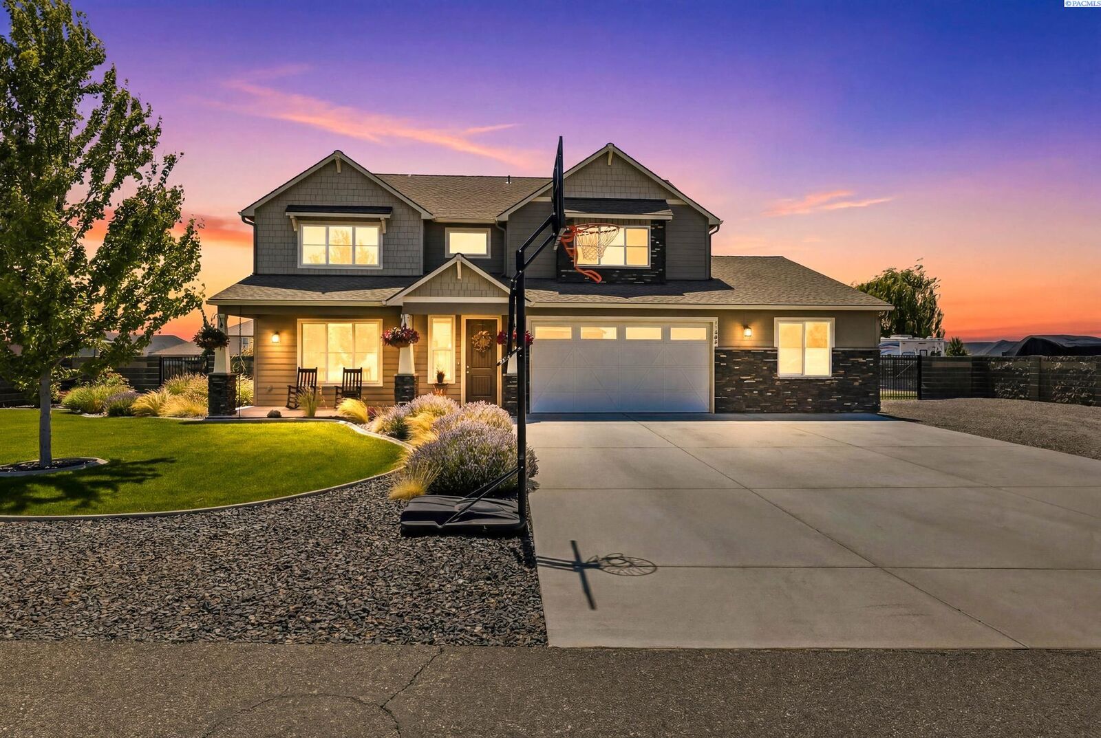 Property Photo:  11504 Easton Dr  WA 99301 