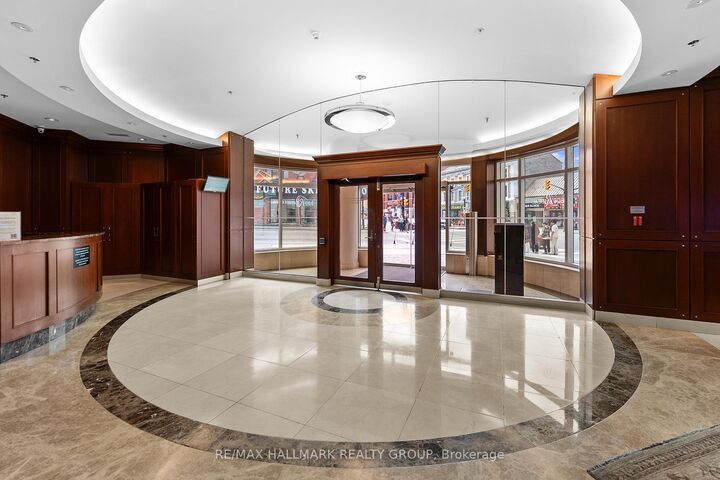 Property Photo: 200 Rideau Street 1702 ON K1N 5Y1