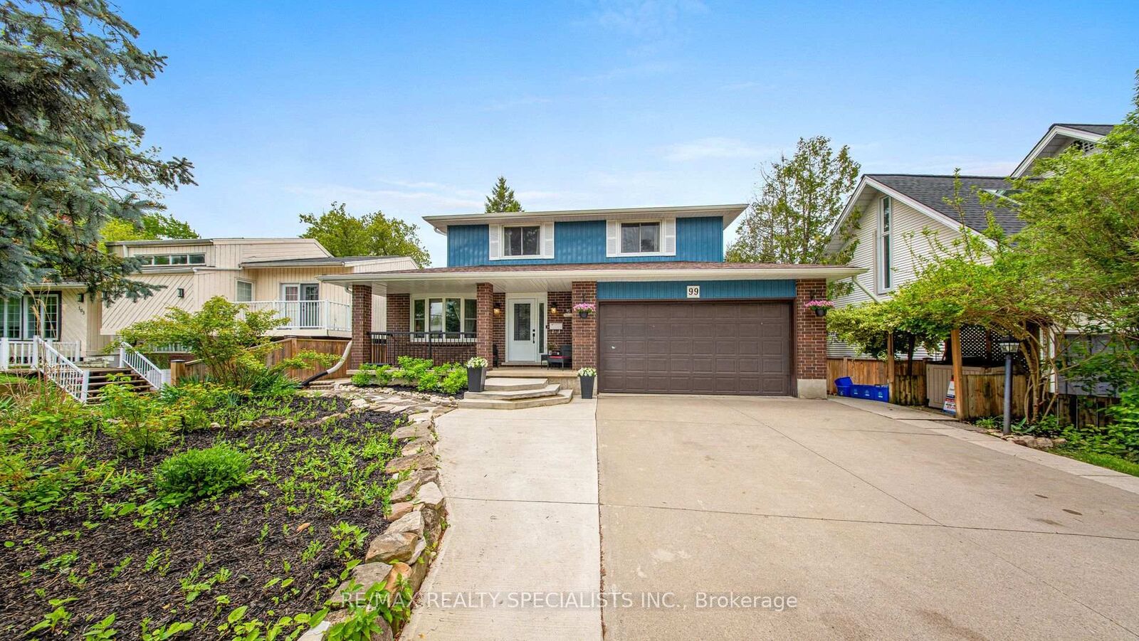 Property Photo: 99 Pinnacle Drive ON N2P 1B8
