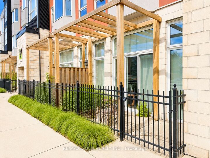Property Photo: 253 Albert Street 112 ON N2L 0G3
