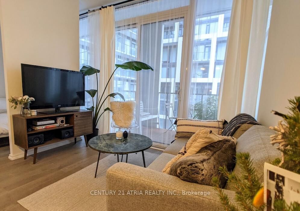 Property Photo: 8 Hillsdale Avenue E 1135 ON M4S 0B2