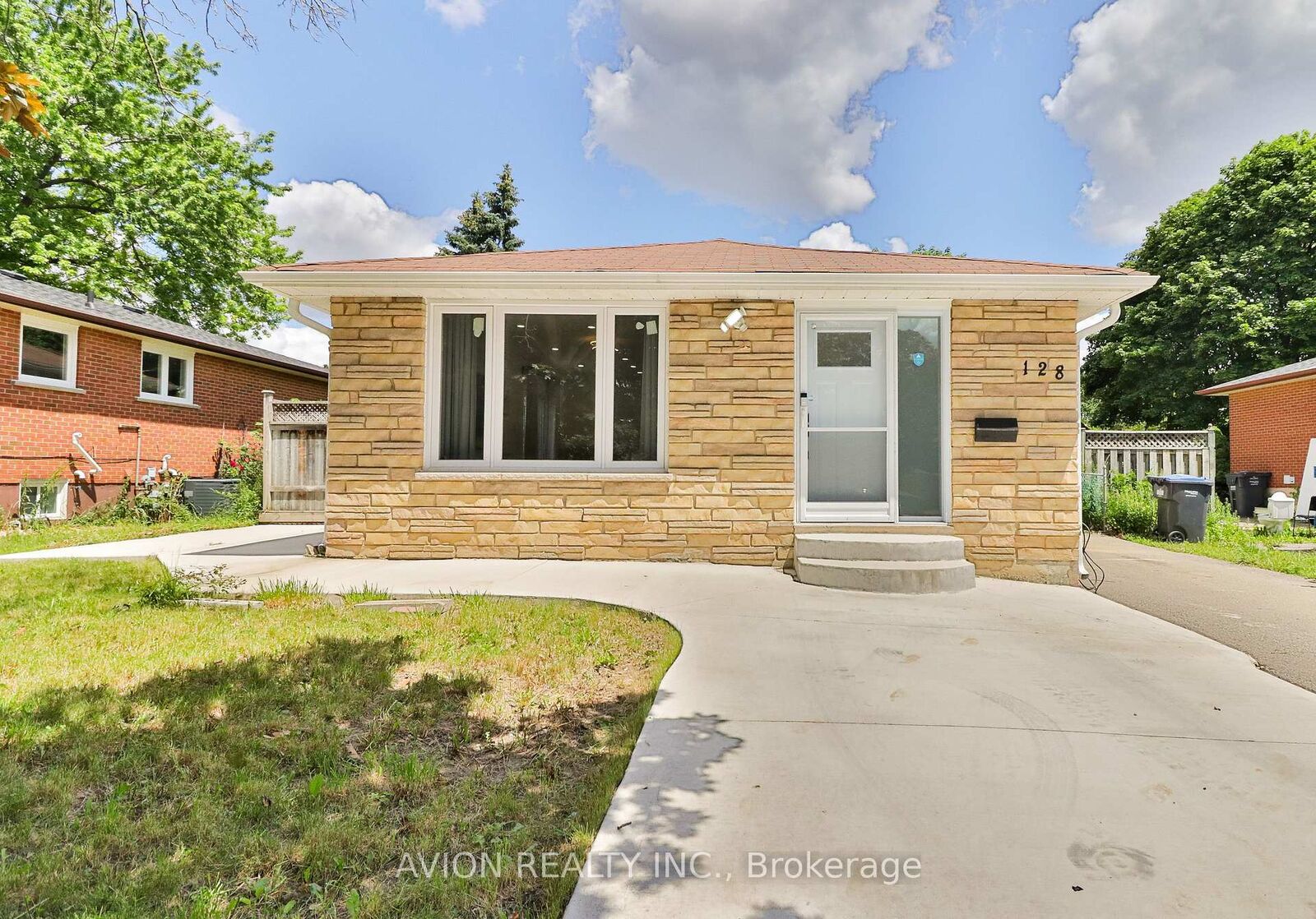 Property Photo: 128 Rutherford Road N ON L6V 2J5