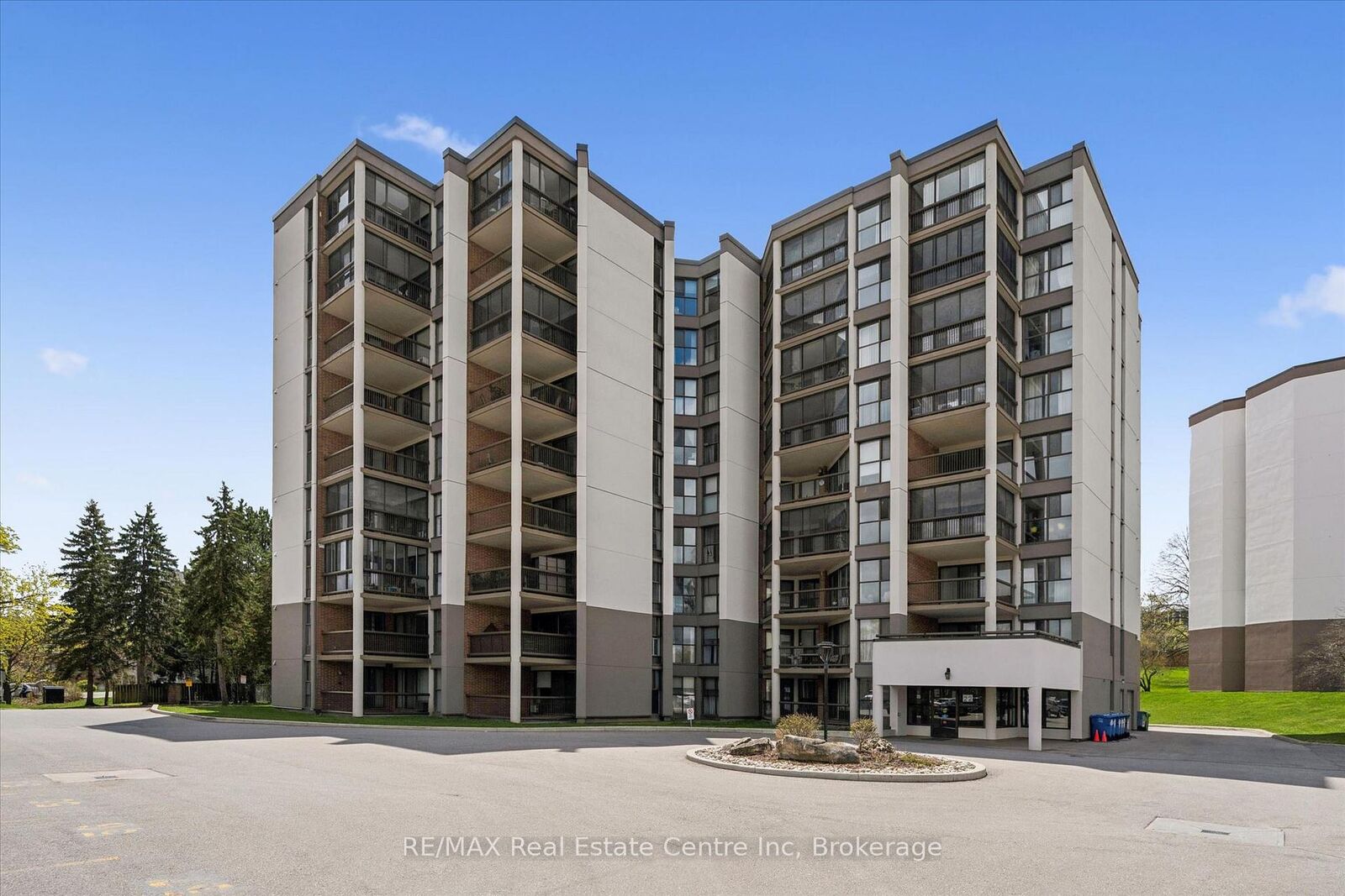 Property Photo: 22 Marilyn Drive 201 ON N1H 7T1