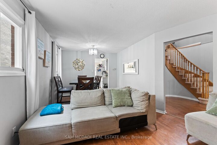 Property Photo: 3182 Shadetree Drive ON L5N 6P4