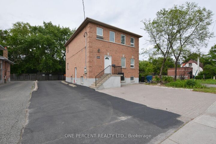 204 Sheppard Avenue W — photo 1