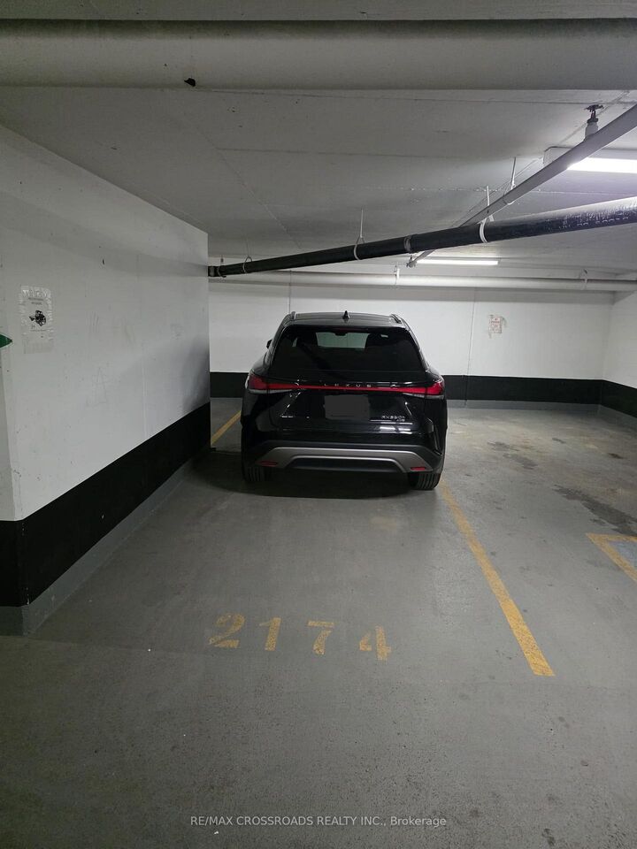 21 Iceboat Terrace Parking-174 — photo 1