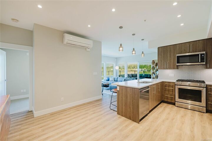 Property Photo:  2500 Hackett Cres #501  BC V8M 0C1 