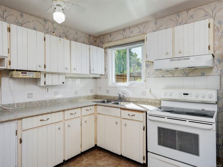 Property Photo: 10040 Wisteria Pl BC V8L 4E7