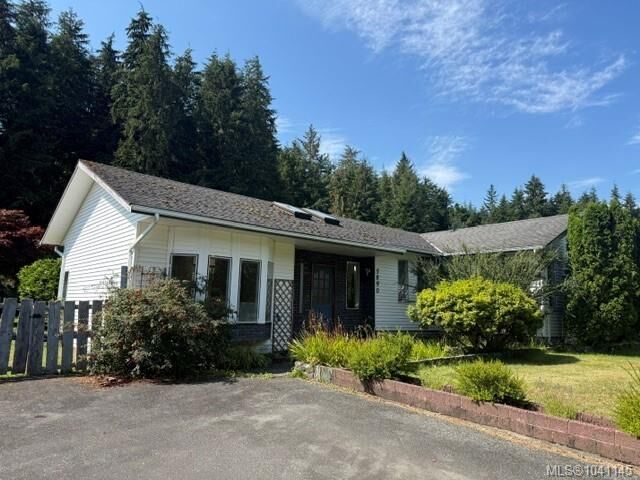 5890 Beaver Harbour Rd — photo 1