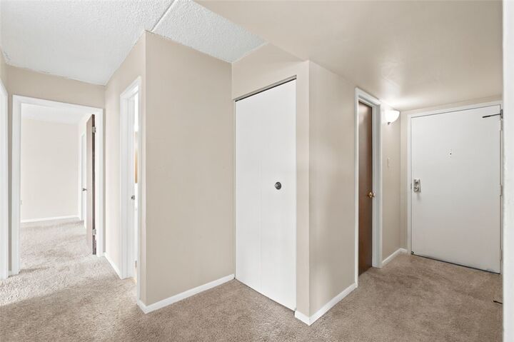 Property Photo:  2160 Greentree Rd 807W  PA 15220 