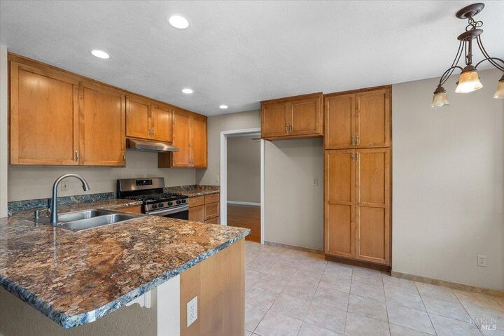 Property Photo: 1938 Gambels Way CA 95403