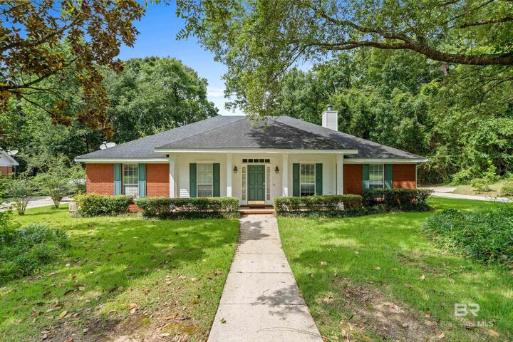 Property Photo: 31251 Woodland Way AL 36527