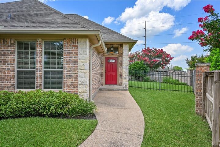 Property Photo: 1815 Lakeshore Circle TX 77845