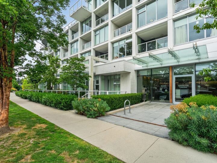 2221 E 30th Avenue 906 — photo 1