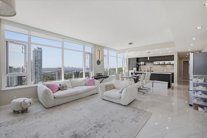 570 Emerson Street 3004 — photo 1
