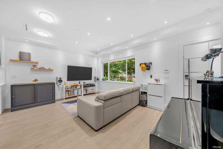 Property Photo: 3342 E 24th Avenue BC V5R 1G4