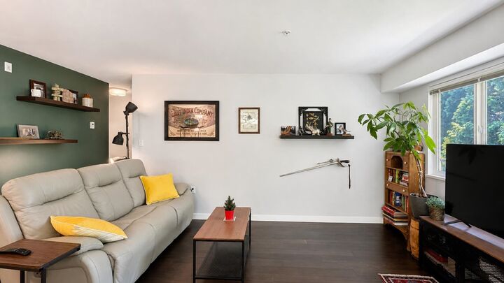 Property Photo: 357 E 2nd Street 207 BC V7L 1C6