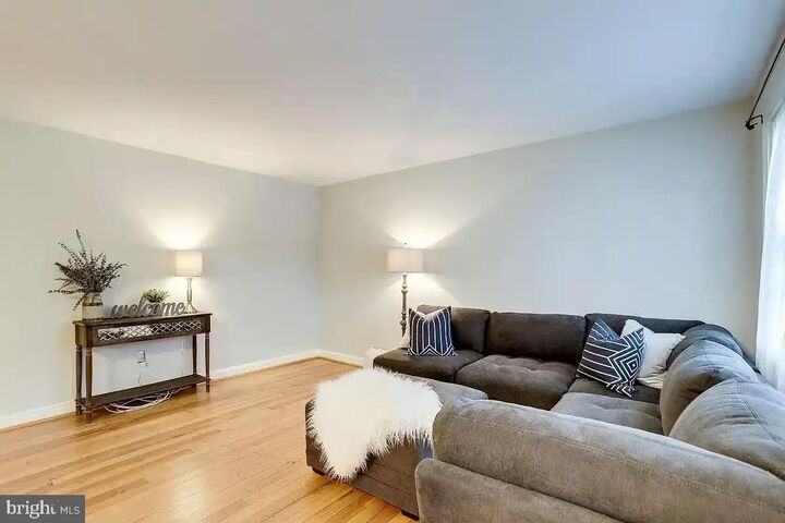Property Photo:  1319 S Walter Reed Drive 19104  VA 22204 