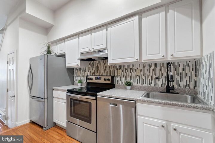 Property Photo:  104 N 2nd Street 200  PA 19106 