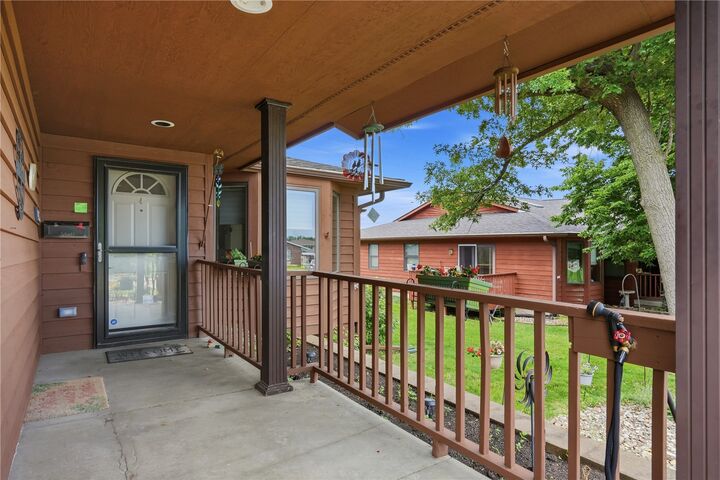 Property Photo: 140 35th Street Dr SE 4 IA 52403