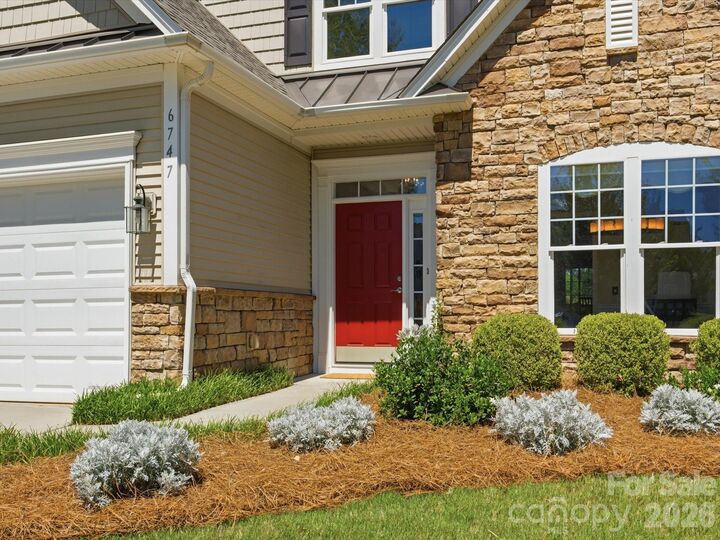 Property Photo: 6747 Fieldstone Manor Drive NC 28105